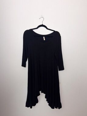 J&K Black Sharkbite Hem Ruffle Tunic Dress Size Small 3/4 Sleeve Stretch Boho